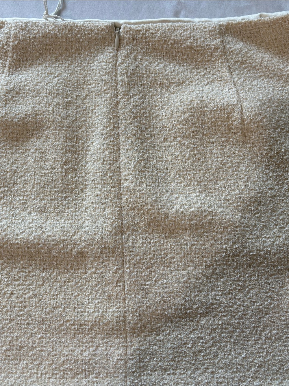 Reformation Aurella Skirt/ White Tweed Pocket Mini
16 - Picture 4 of 5